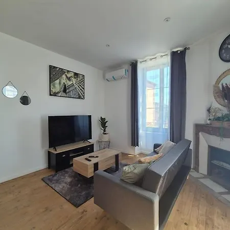 #l'entracte# Thiers# Centre# Apartment *